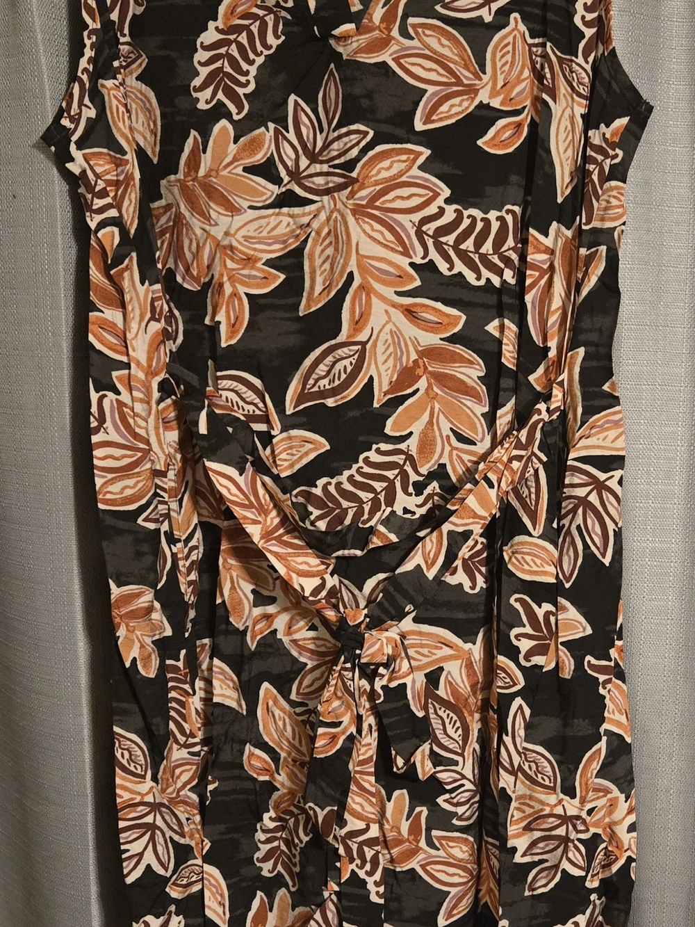 New Like Love Sleeveless Floral Leaf Print Dress in Black and Rust Size Large